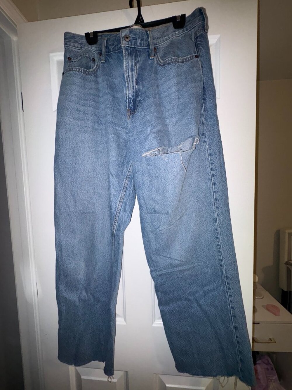 Abercrombie High-Rise Loose Jeans